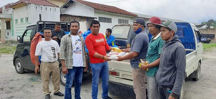 Peduli Dampak Covid-19, Anggota DPR RI Bagikan Sembako Secara Gratis