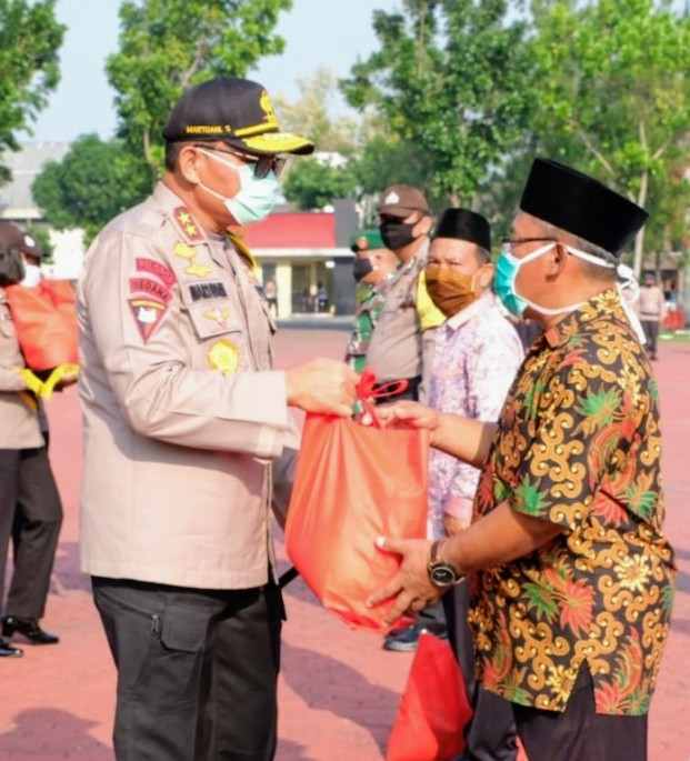 Kapolda Sumut Bagikan Obat-obatan Secara Gratis kepada Personil TNI - Polri dan Warga