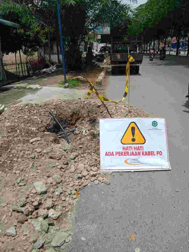 Warga Medan Keluhkan Pekerjaan Insatalasi Fiber Optik PT Fastel