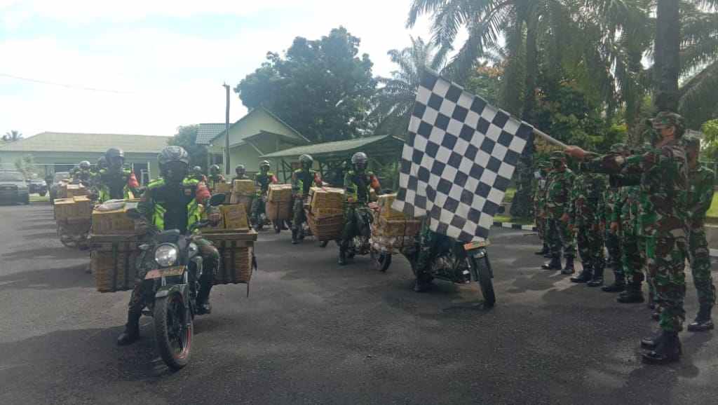 Peduli Pandemi Covid-19 Kodim 0208/ Asahan Bagikan Sembako Kepada Warga Kurang Mampu 