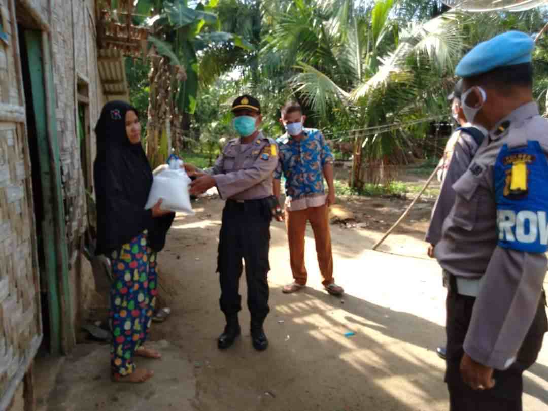 Peduli Dampak Covid-19, Polsek Kualuh Hulu Berikan Bantuan Sembako