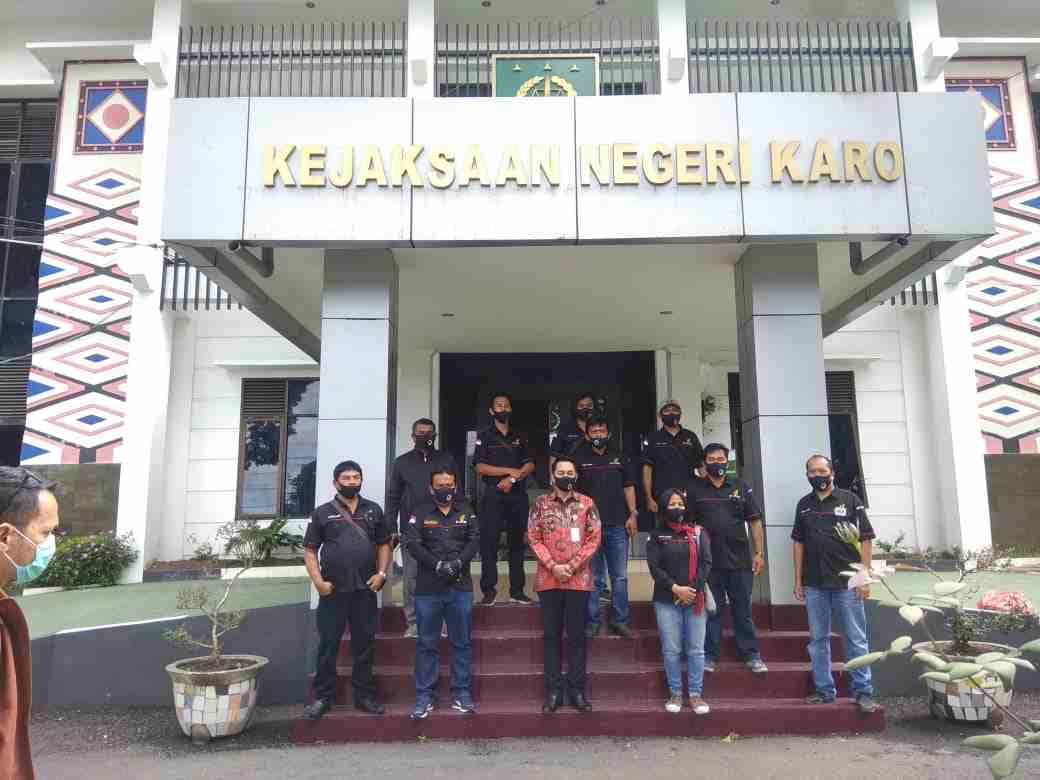 Hambat Penyebaran Covid-19, Kejari dan PJTK  Bagikan Masker Gratis