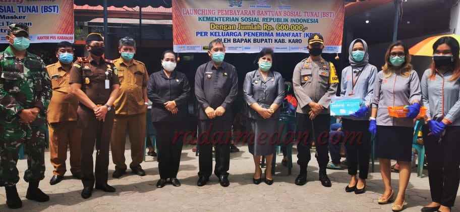 Bupati Karo Salurkan BST Kemensos, Diterima 16.817 KK Masyarakat Karo