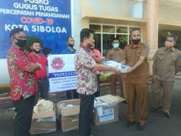 Komunitas Sarang Burung Walet Berikan Bantuan APD kepada Gugus Tugas Sibolga