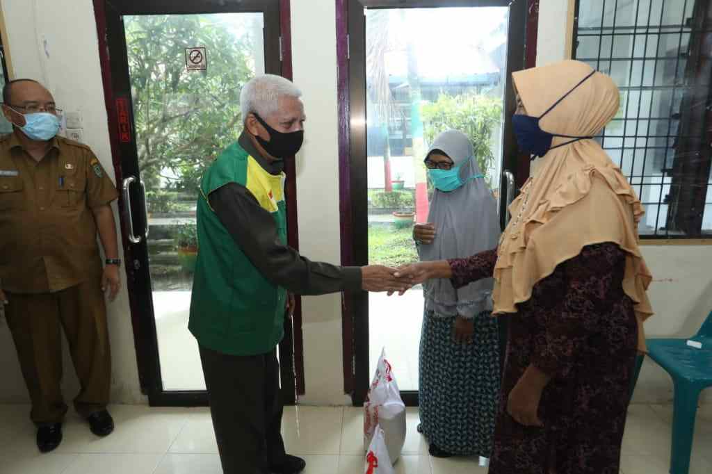 Bupati Asahan Berikan Beras Kepada 1000 Kaum Duafa