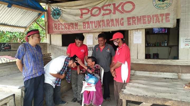 Relawan Batukarang Ermediate Salurkan Bantuan Suku Karo Dari Benua Eropa