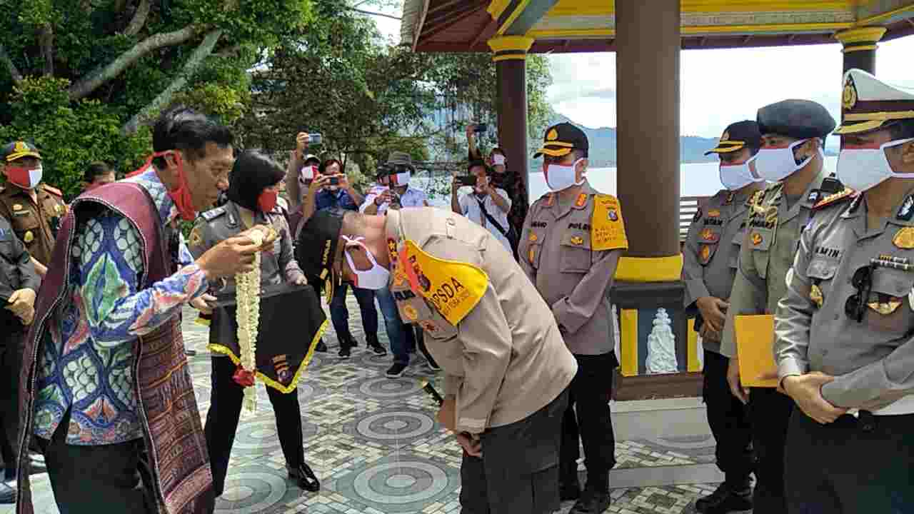 Kunker ke Samosir, Kapolda Sumut Disambut Hangat Semua Kalangan
