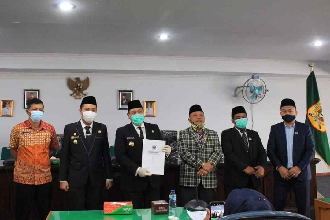DPRD Dairi Serahkan Hasil Pansus LKPJ Bupati Tahun 2019