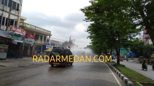 Sat Brimob Polda Sumut Terjunkan Kembali Water Canon Semprotkan Disinfektan Disejumlah Titik 