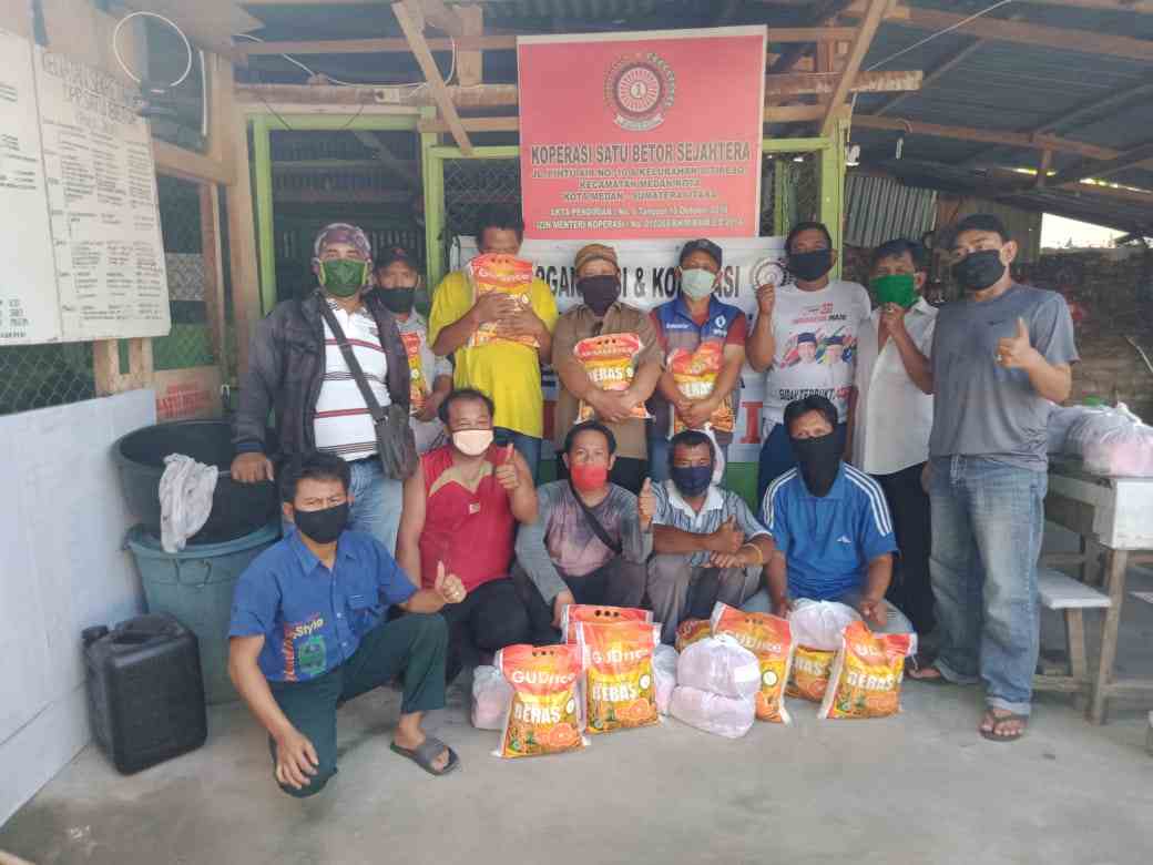 Terdampak Covid-19, Penarik Becak Bermotor dapat Bantuan dari Komjen Pol Drs Agus Andrianto