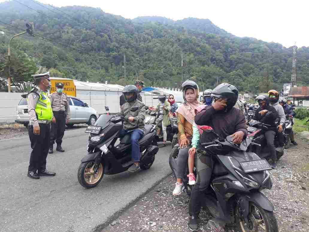 Tim Gugus Tugas Kab Karo Lakukan Penyekatan, dan Putar Balik Kenderaan