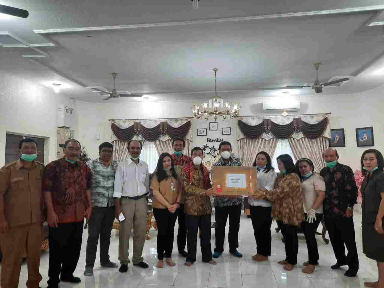 Rektor Universitas Sumatera Utara Berikan Bantuan 300 Alat Rapid Test Melalui Komisi A DPRD Karo