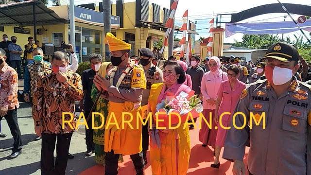 Kapolda Sumut Disambut Tarian dan Dapat Songket Kunker ke Deliserdang