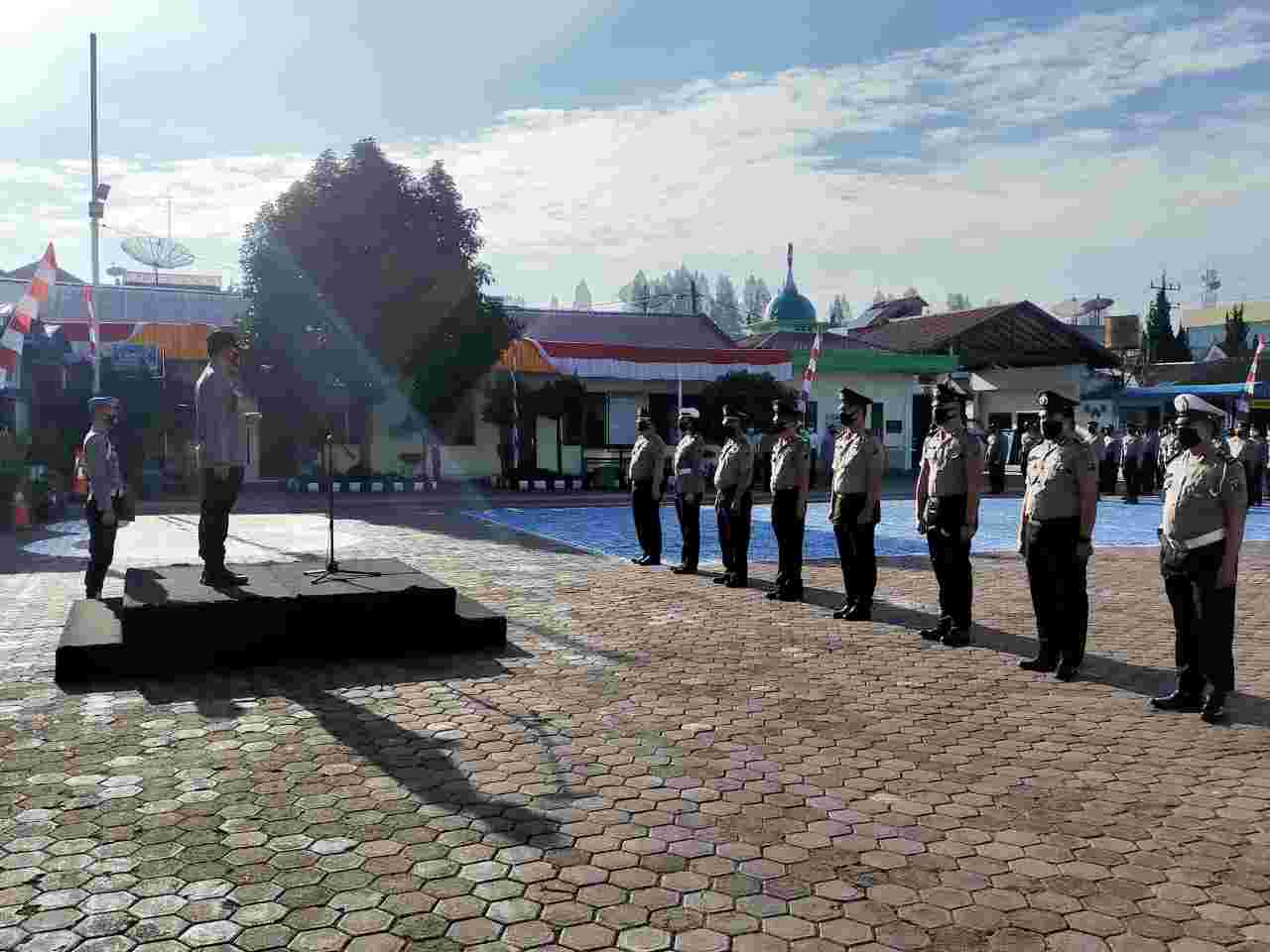 Kapolres Tanah Karo Pimpin Upacara Kenaikan Pangkat 26 Personilnya