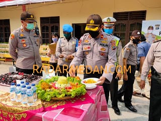Polsek Medan Helvetia Berikan Nasi Tumpeng kepada Personil yang Naik Pangkat