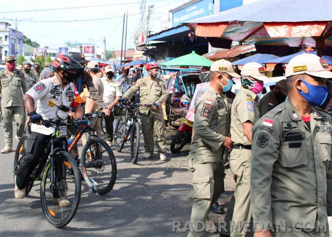 Razia Minggu Pagi, Satpol PP dan Polantas Tertibkan Kerumunan