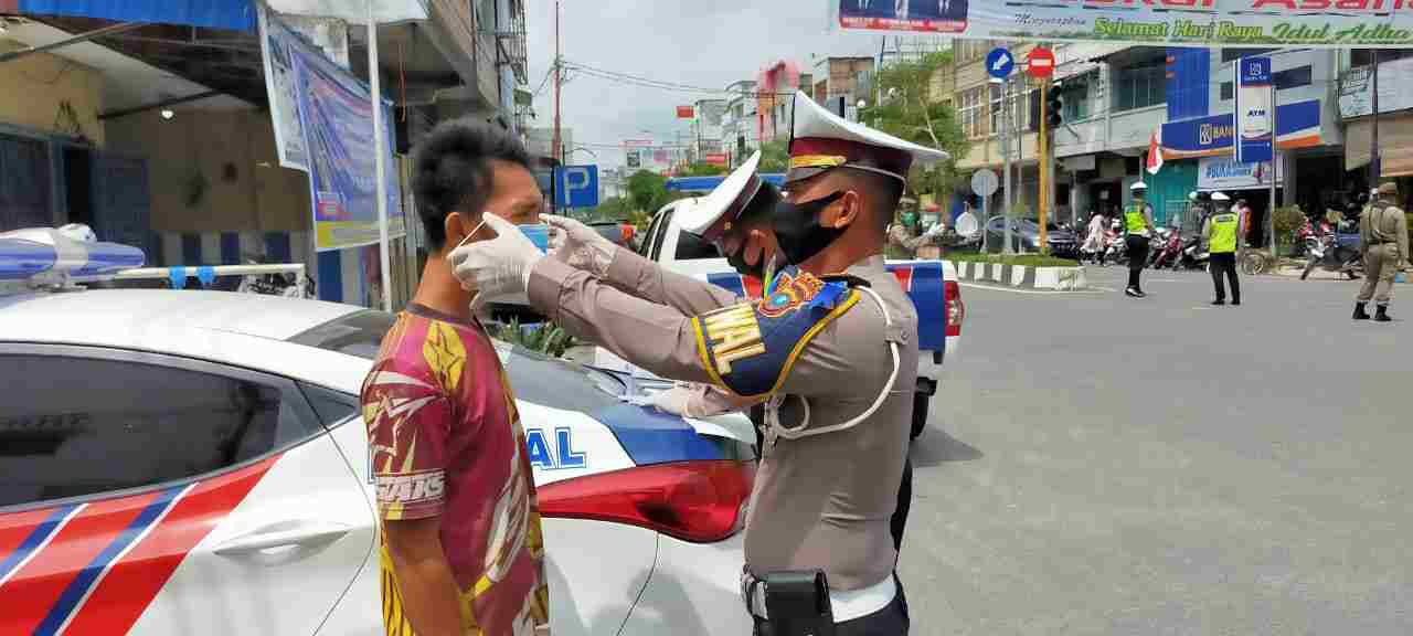 Ops Patuh Toba 2020, Satlantas Polres Asahan Bagikan Masker Gratis