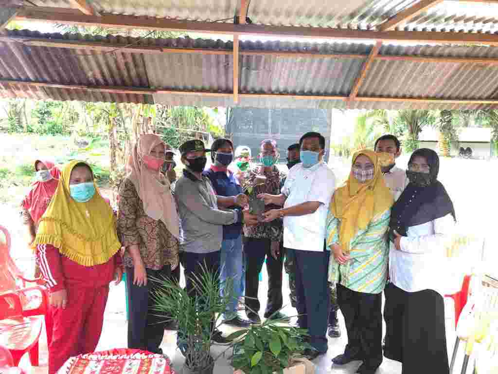 Camat Dan Ketua TP PKK Kecamatan Tinggi Raja Laksanakan Pembinaan Serta Pemanfaatan TOGA