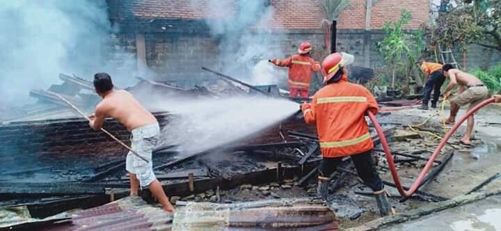 Akibat Korslet Listrik, Satu Rumah Semi Permanen Terbakar