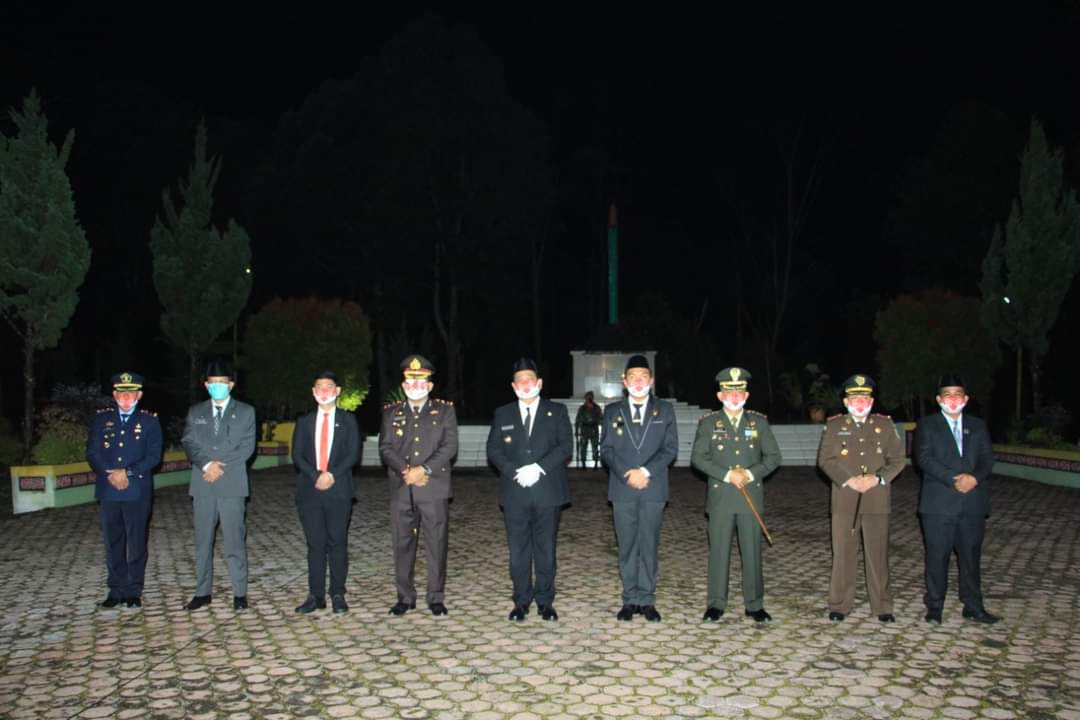 Bupati dan Wakil Bupati Dairi Ikuti Renungan Suci di TMP Sidikalang