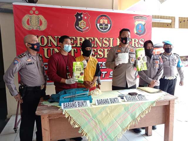 Polsek Percut Sei Tuan Grebek Rumah Mantan Narapidana, Ditemukan Ada Narkotika dalam Bungkusan Teh