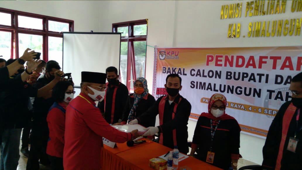 Paslon HARUS Jadi Pendaftar Pertama di KPUD Simalungun