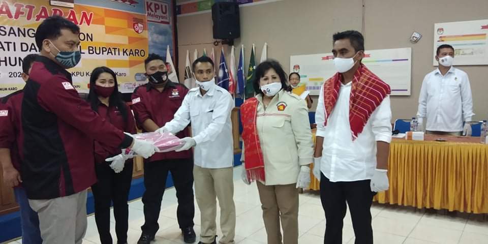 Bapaslon Cory Sebayang Theo Pilus Ginting Daftar ke KPUD Karo