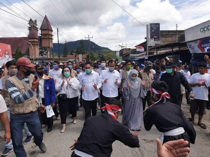Ribuan Warga Ramaikan Pendaftaran FBT-MO ke KPUD Pakpak Bharat