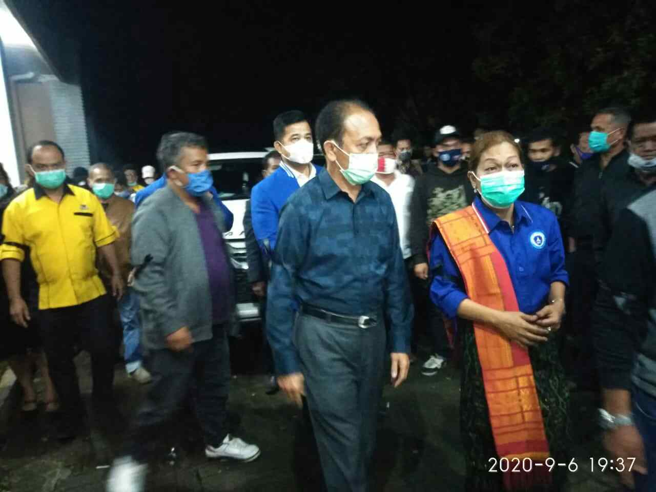 Bapaslon Yus Felesky - Paulus Mendaftar ke KPUD Karo