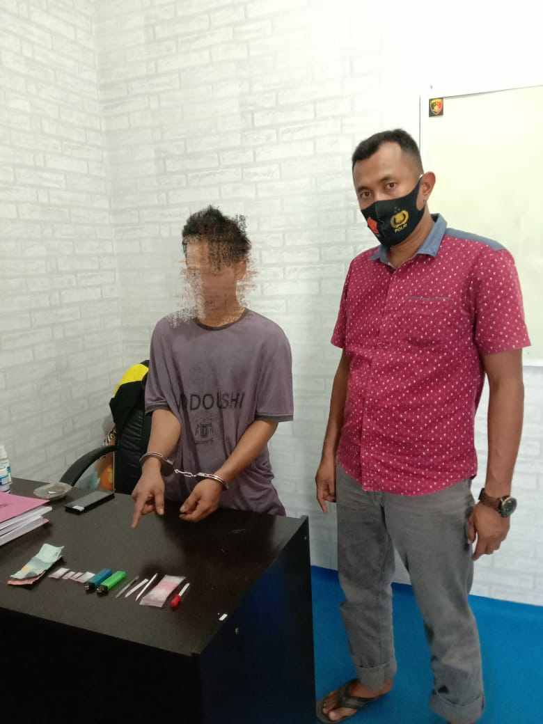 Lagi Asik Membungkusi Paketan , TS Warga Sumber Harapan Ditangkap Polsek Prapat Janji 