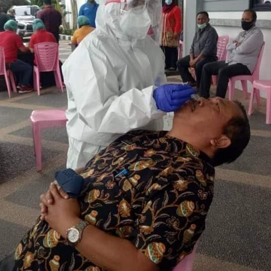 ASN dan Pegawai Jajaran Pemkab Karo Lakukan Swab Test