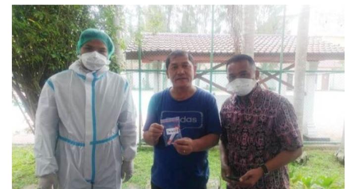 Bupati dan Ketua PKK Kabupaten Karo Lakukan Swab Test