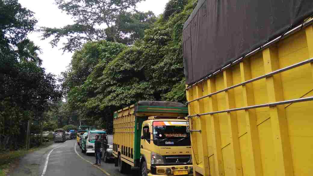 Truk Rusak Dikawasan Sembahe, Sebabkan Jalur Transportasi Medan-Tanah Karo Macet