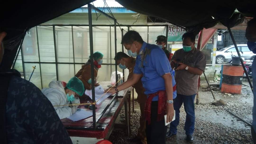 Kunjungan Ke Dairi, Anggota DPR RI Komisi III Tetap Patuhi Protokol Kesehatan di Pos Pemeriksaan 