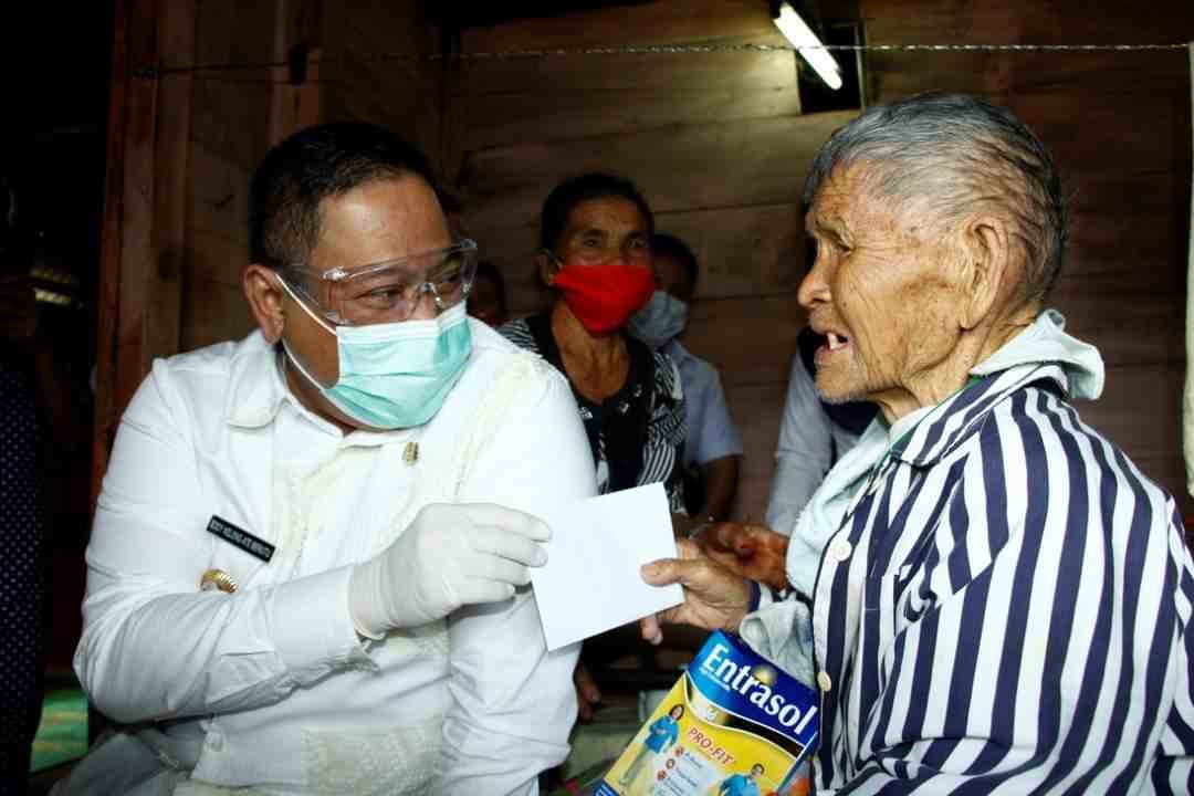 Bupati Dairi Kunjungi Veteran di Desa Kuta Tengah 