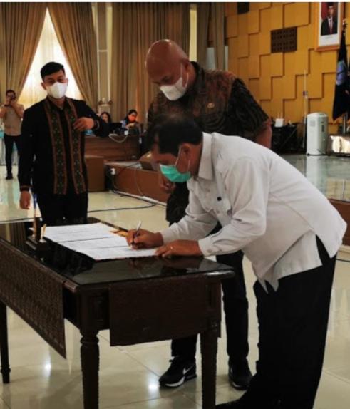 Bupati Karo Tandatangani Komitmen 5 M Bersama Gubernur Sumut 