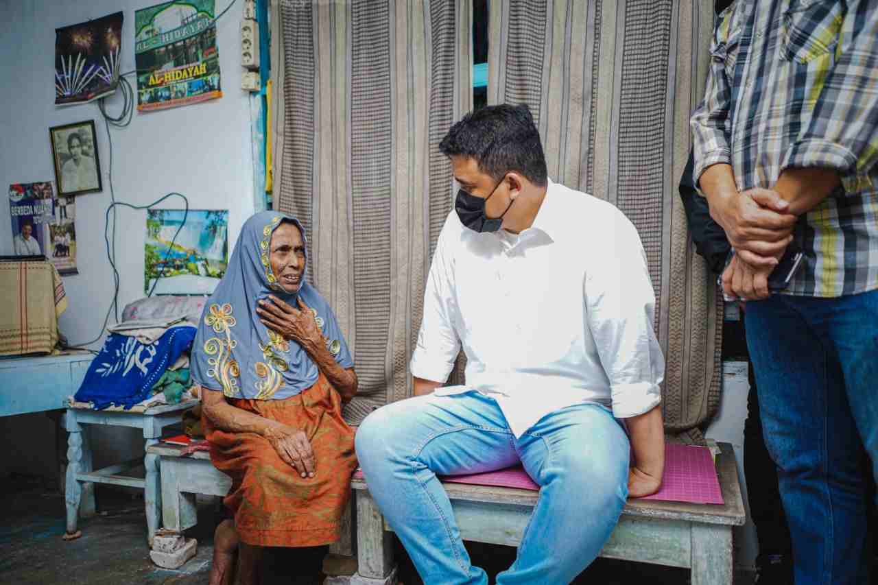 Bobby Temui Nenek Salmiah yang Hidup Sebatangkara di Medan Polonia