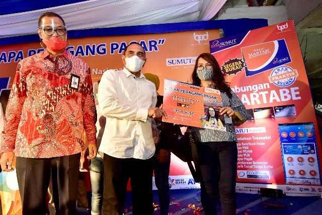 Gubsu Sapa Pedagang Pusat Pasar Medan, Apresiasi Program Digitalisasi Transaksi Bank Sumut