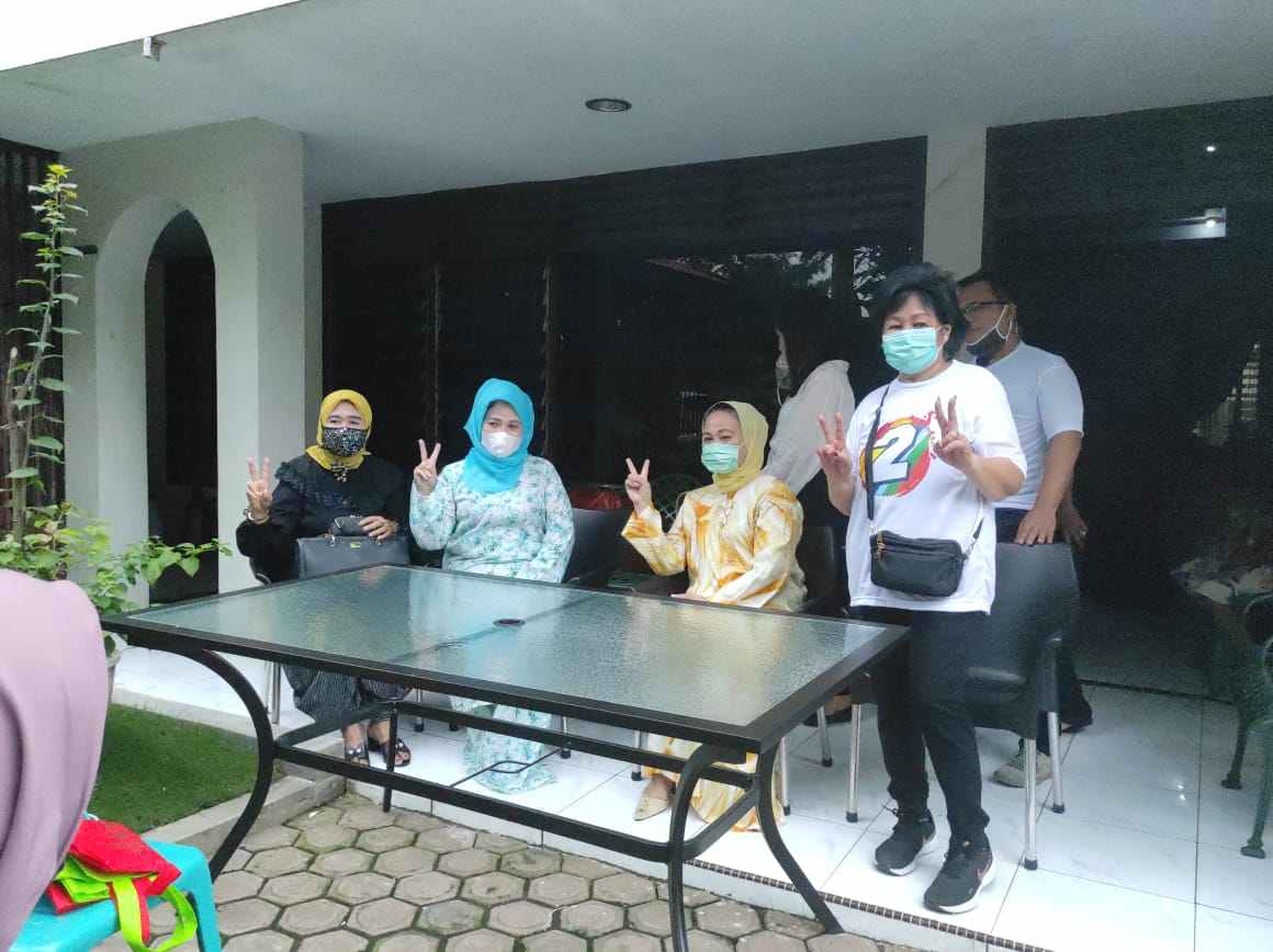 Sapa 40 Ibu-ibu Tangguh, Mama Bobby Mohon Doa Restu untuk Anaknya