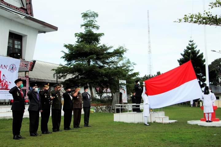 Bupati Dairi Jadi Inspektur Upacara Peringatan Hari Pahlawan 