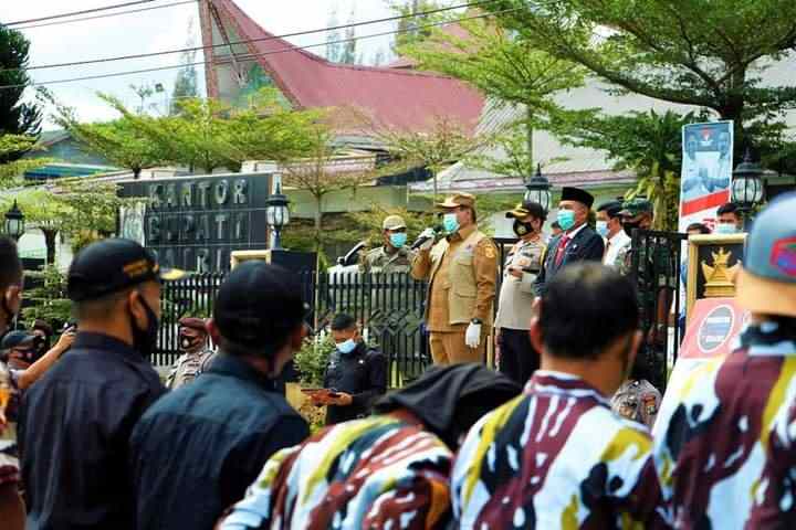 Bupati Dan Wakil Bupati Dairi Tandatangani Pakta Integritas Bersama Solidaritas Pemuda Cinta Dairi