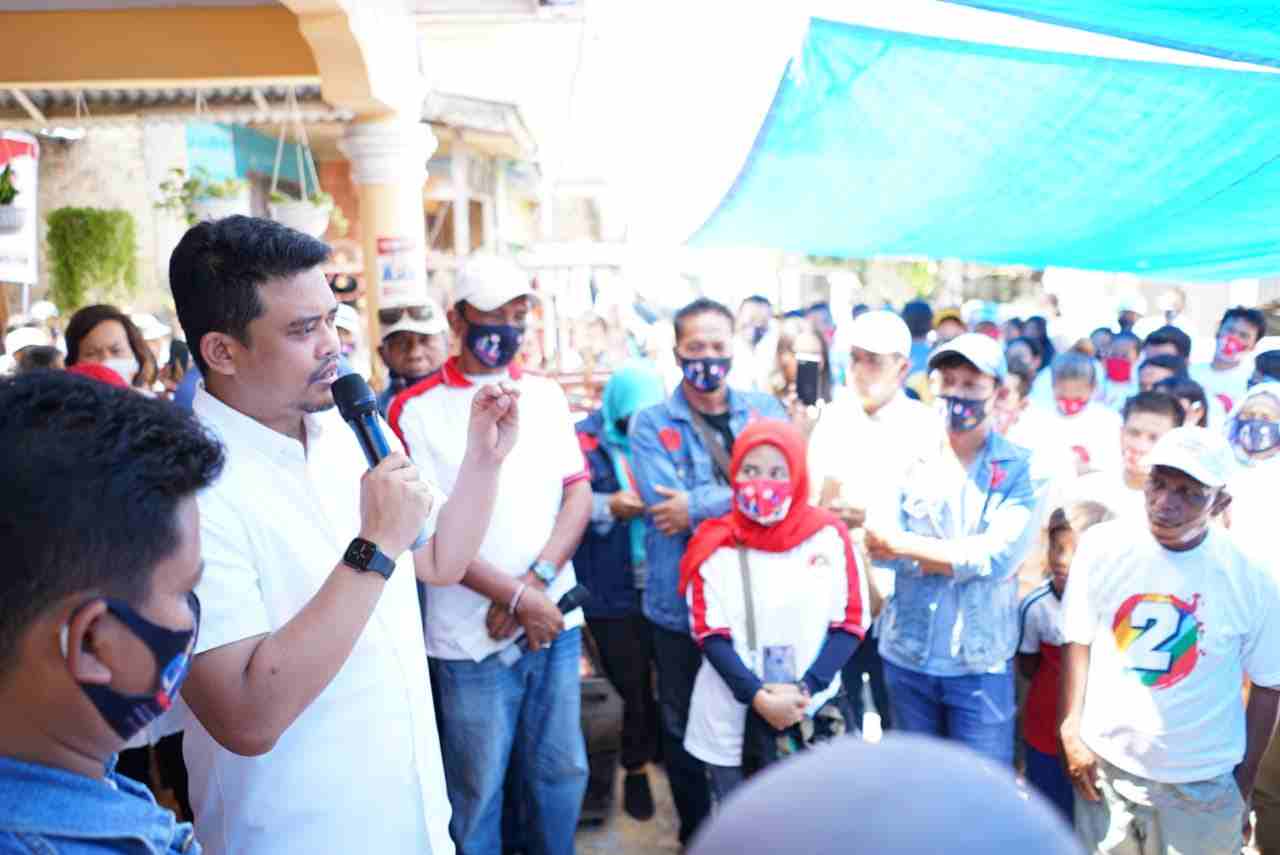 Emak-emak Warga Pantai Barat Temui Bobby, Berharap Bisa Bantu Penghasilan Suami