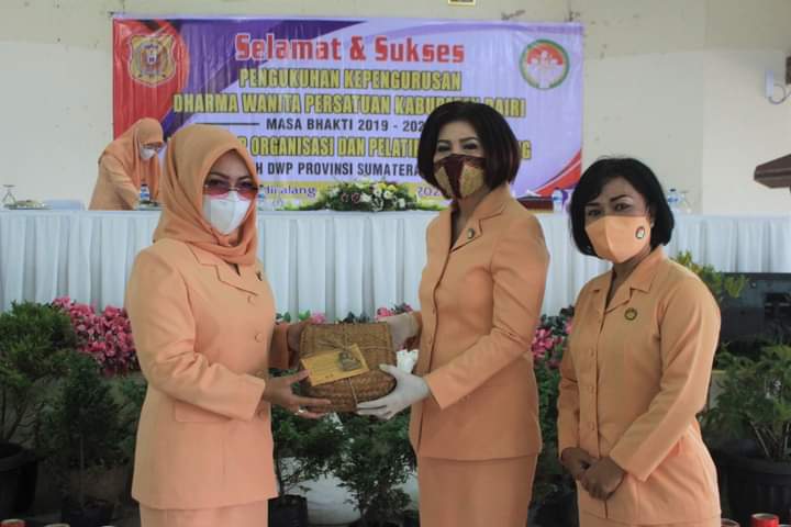 Ketua Dharma Wanita Persatuan Provinsi Lantik Pengurus DWP Dairi