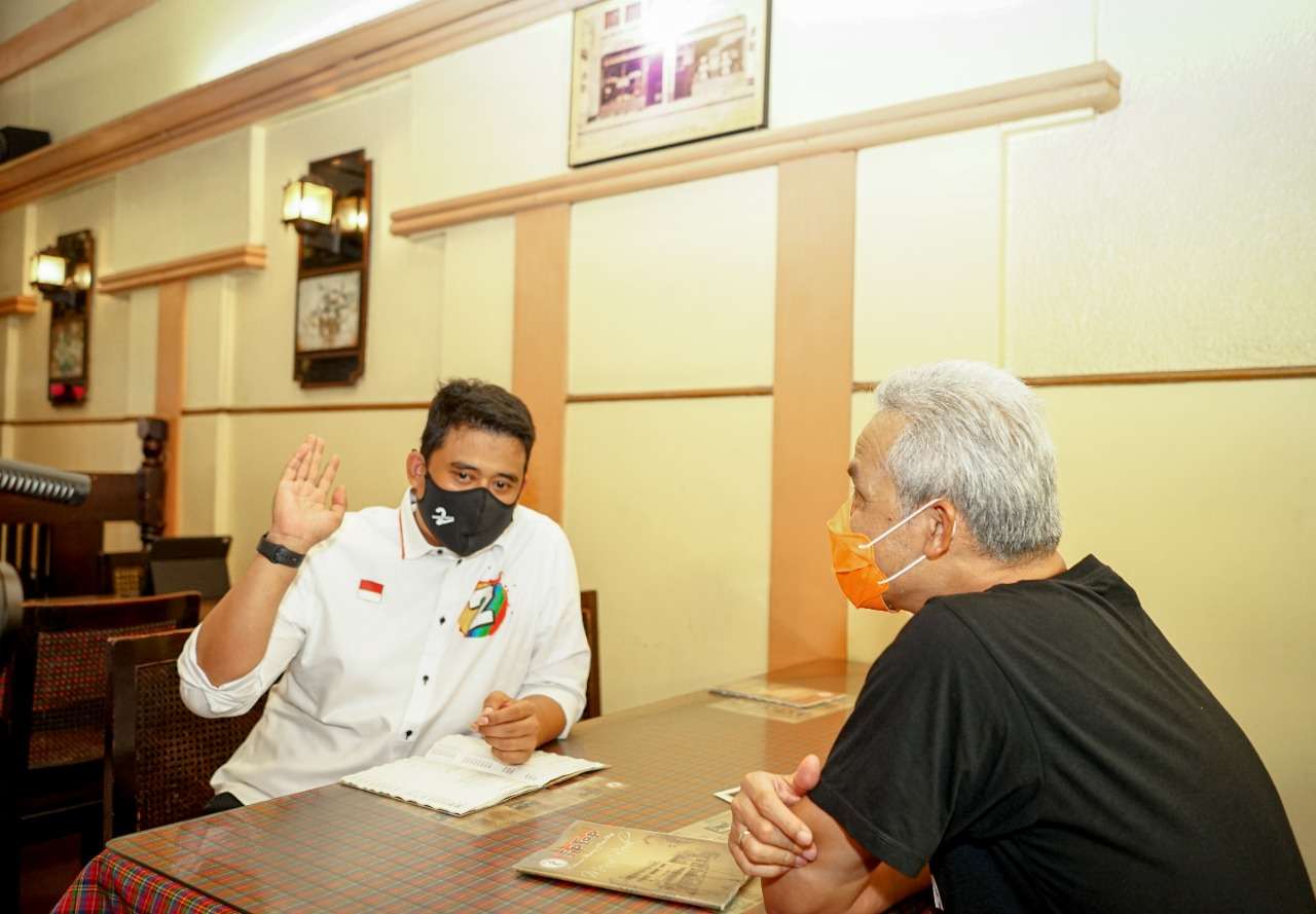 Bobby Nasution Dampingi Ganjar Pranowo Nongkrong di Tip Top