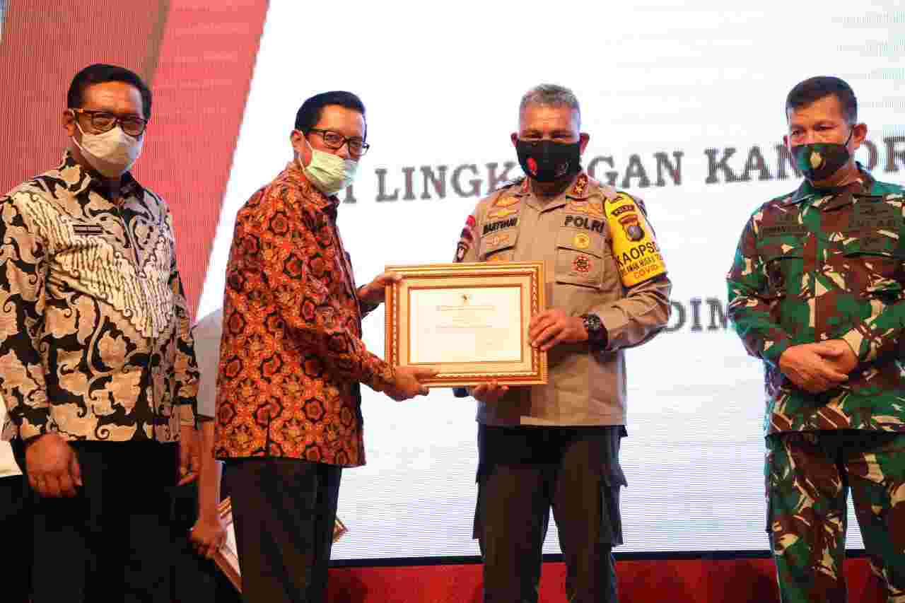 Kapolda Sumut, Pangdam I/BB, Beserta Gubernur Sumut Terima Penghargaan dari Kementerian ATR/BPN