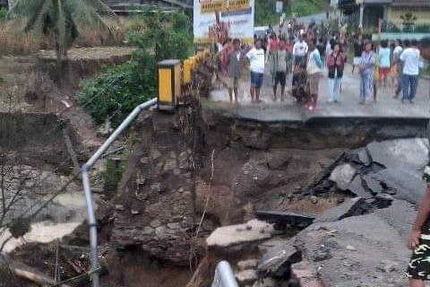 Bah Tongguran Meluap, Akses Jalan Provinsi Rusak