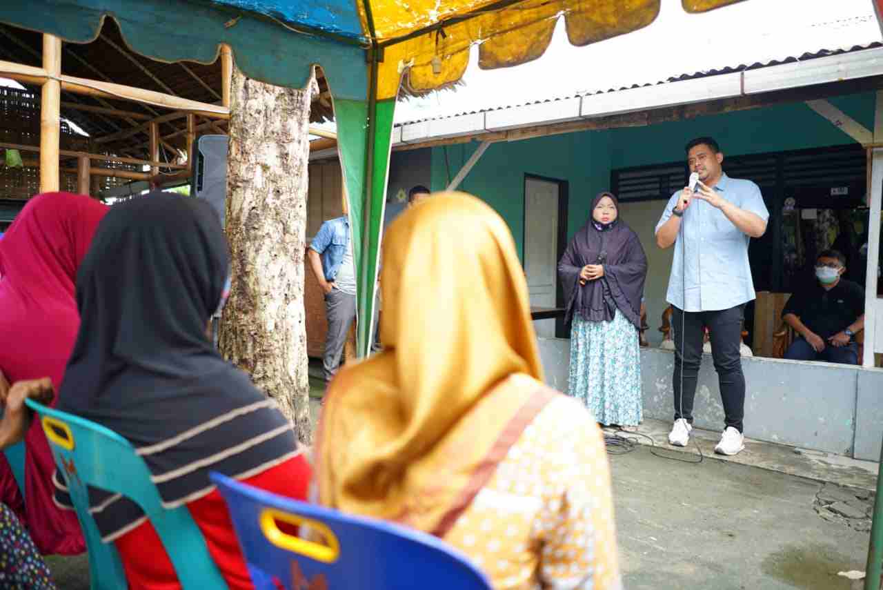 Suyanti Dampingi Bobby Kampanye di Menteng Ujung