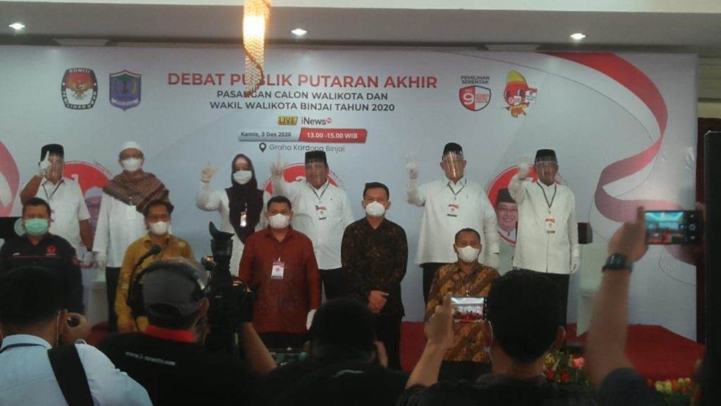 Debat Akhir Sejumlah Masyarakat Memberikan Komentar dan Penilaian Terhadap Setiap Pasangan Calon 