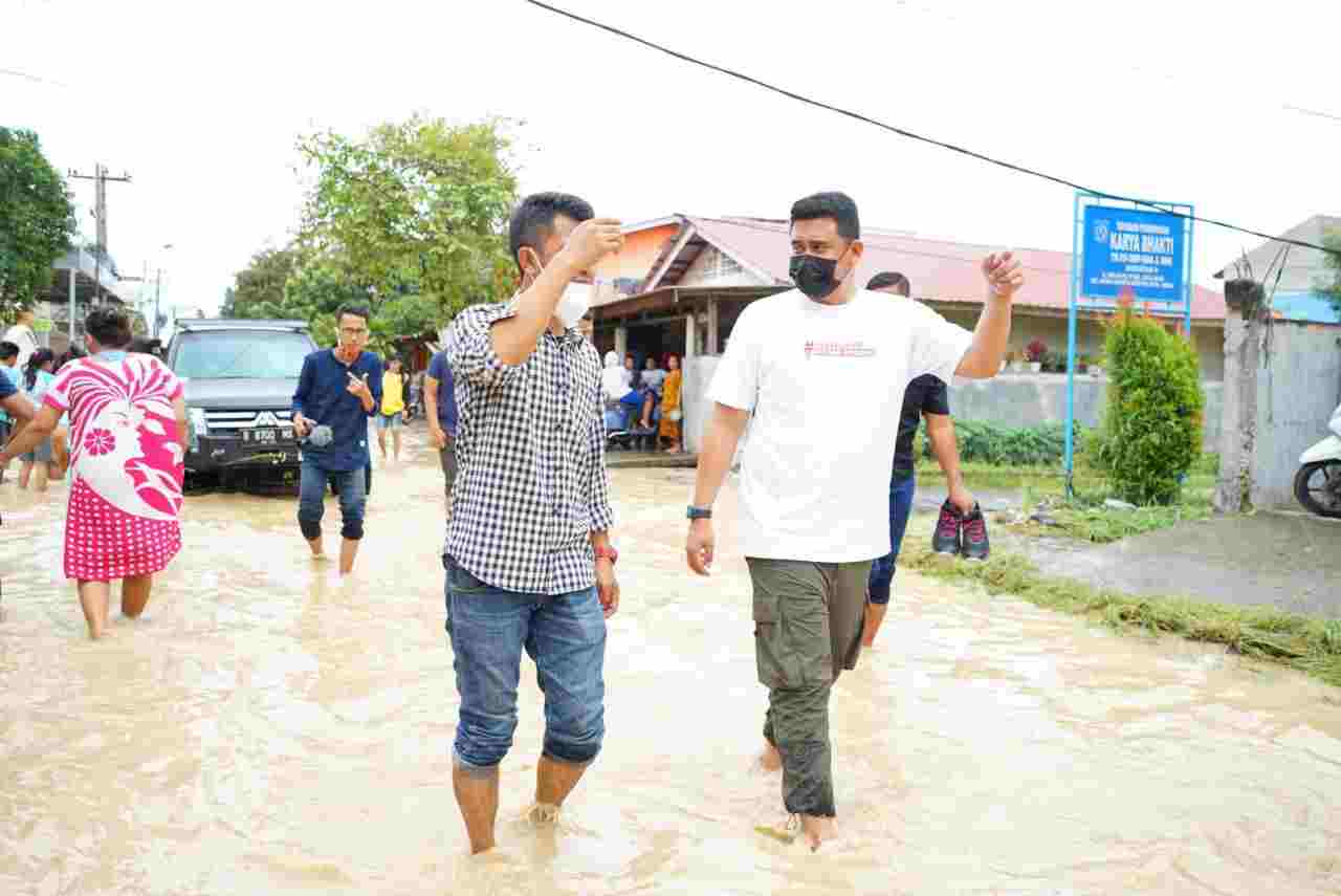 Bobby Nasution Batalkan Seluruh Agenda, Pilih Pantau dan Bantu Korban Banjir di Medan