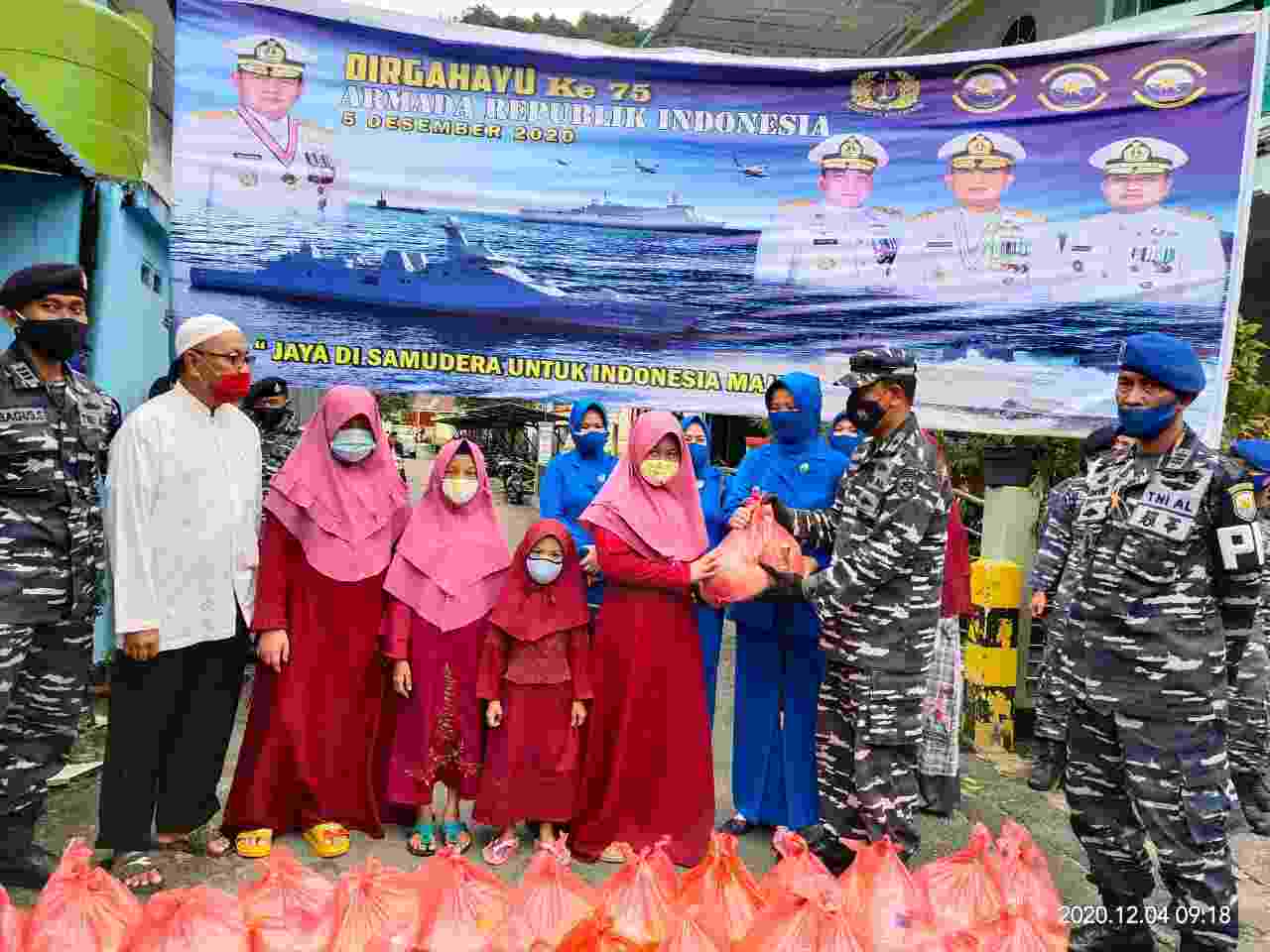 Sambut Dirgahayu Hari Armada ke - 75, Lanal Tarempa Gelar Baksos dan Anjangsana